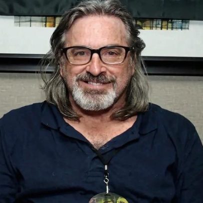 Local de sepultamento de Robert Carradine é divulgado com certidão de óbito