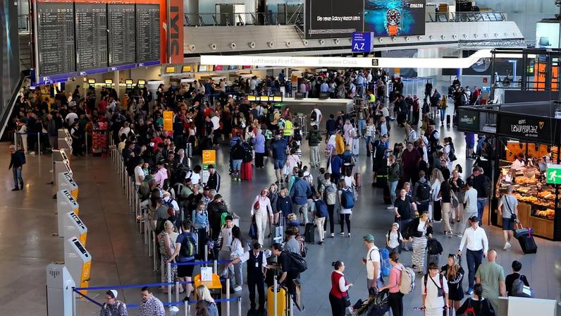 Páscoa: esperas em fronteiras de aeroportos da UE podem superar 2 horas