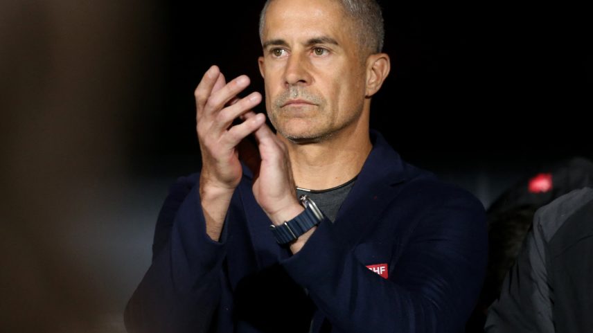 Sylvinho tenta manter legado de 100 anos de técnicos brasileiros na Copa