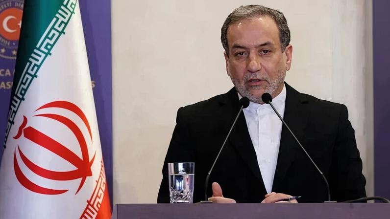 Chanceler iraniano Abbas Araqchi em Istambul