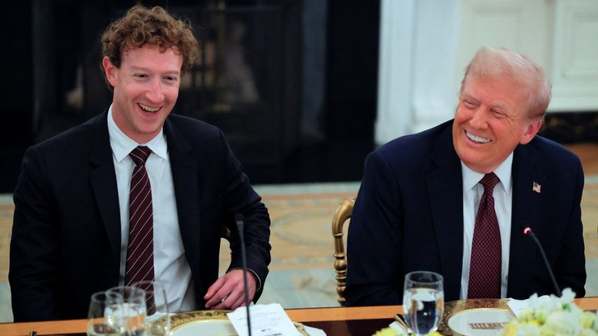 Donald Trump e Mark Zuckerberg sorriem durante um jantar privado para líderes de tecnologia — Foto: REUTERS/Brian Snyder