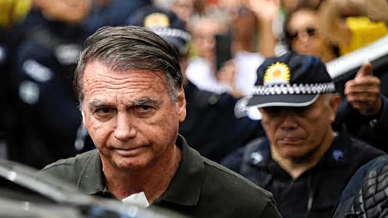 Bolsonaro apresenta evolução clínica favorável, mas sem previsão de alta