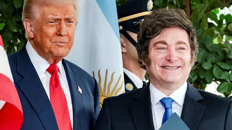 U.S. President Donald Trump welcomes Argentina's President Javier Milei at the White House in Washington, D.C., U.S., October 14, 2025. REUTERS/Jonathan Ernst