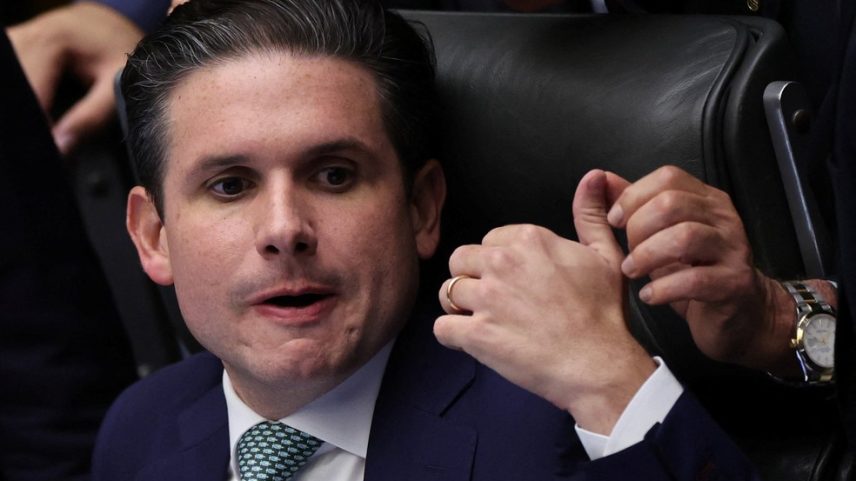 Presidente da Câmara, Hugo Motta, em sessão de 9/12/2025 — Foto: Adriano Machado/Reuters