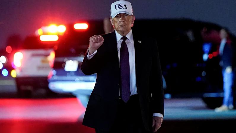U.S. President Donald Trump pumps his fist after disembarking Air Force One at Palm Beach International Airport in West Palm Beach, Florida, U.S., February 27, 2026. REUTERS/Elizabeth Frantz