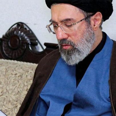 Líder iraniano promete vingança e manter Estreito de Ormuz fechado