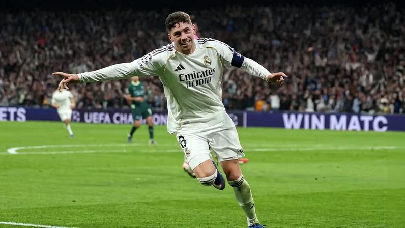 Valverde faz o primeiro hat-trick da carreira e empolga fãs