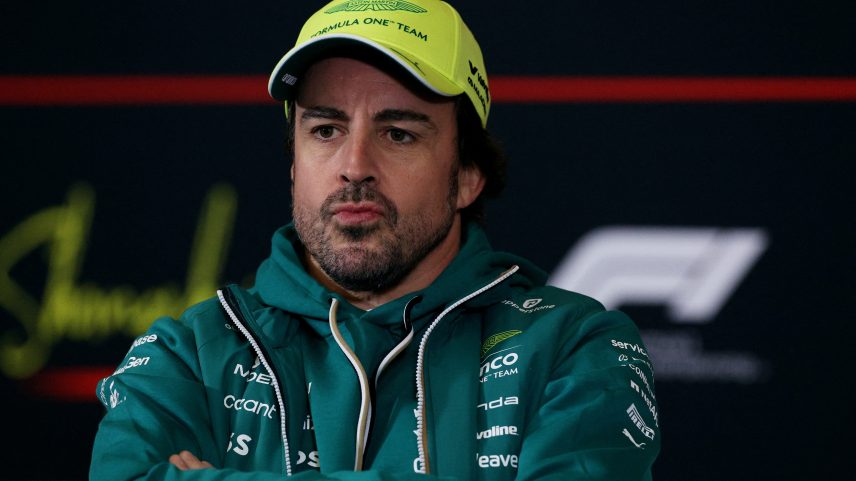 Alonso abandona GP da China por vibrações e provoca F1 com Mundial de baterias