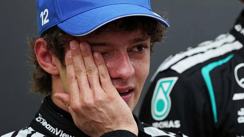 Kimi Antonelli se emociona após vencer pela primeira vez na F1 — Foto: Go Nakamura/Reuters