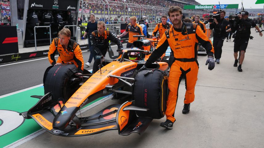 McLaren diz que abandono duplo antes da largada foi coincidência infeliz