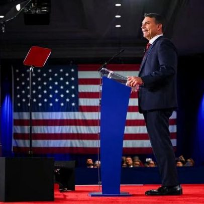 Flávio Bolsonaro pede pressão diplomática para eleições com valores americanos