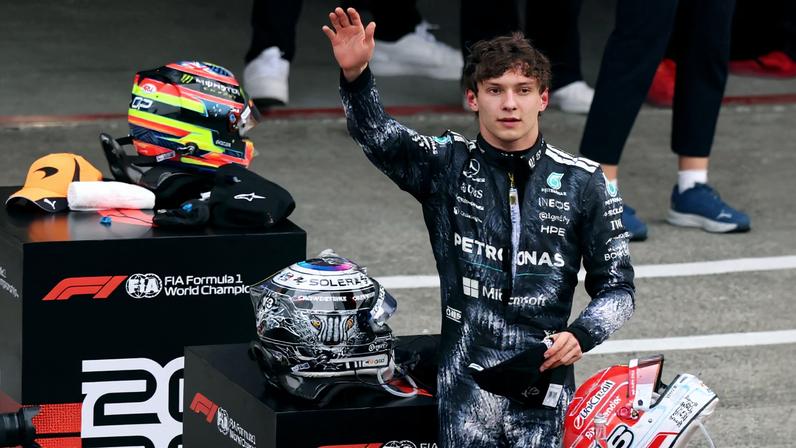 Antonelli admite sorte na vitória; chefe brinca com jovem de 14 anos