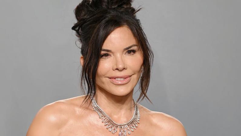 Lauren Sánchez wowed at the Vanity Fair Oscars Party 2026 in a massive Lorraine Schwartz necklace that featured a 22-carat pink diamond center stone.