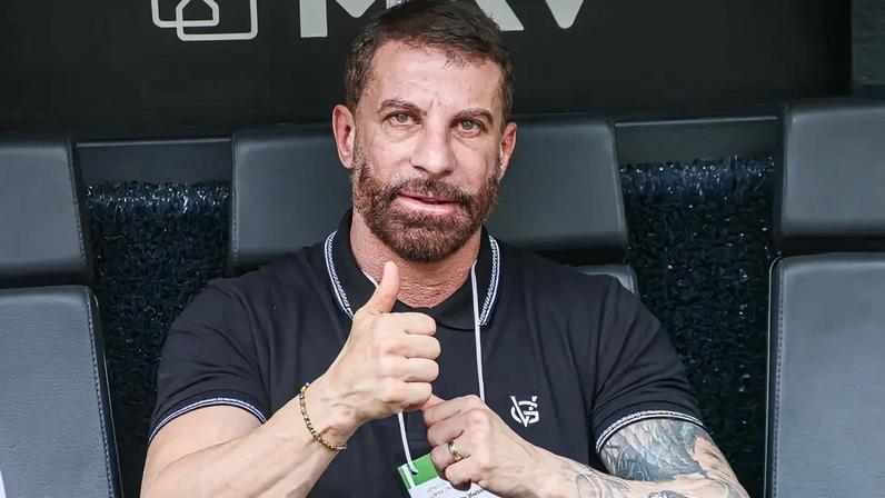 Pedrinho durante partida entre Vasco e Atlético-MG no B Brasileirão (Foto: Rodney Costa/ZIMEL PRESS)