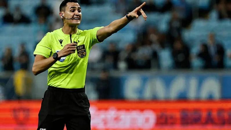 Matheus Delgado Candançan vai apitar prim,eiro jogo da final paulista (Foto: Roberto Vinícius/AGAFOTO/Gazeta Press