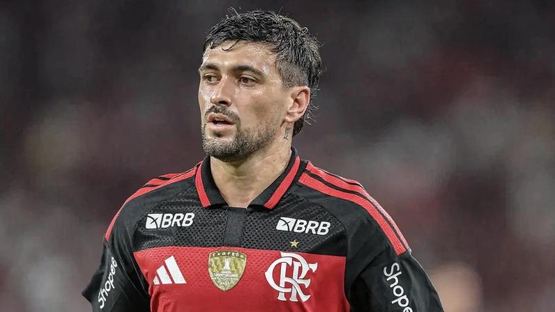 Arrascaeta em ação pelo Flamengo (Foto: Thiago Ribeiro/Agif/Gazeta Press