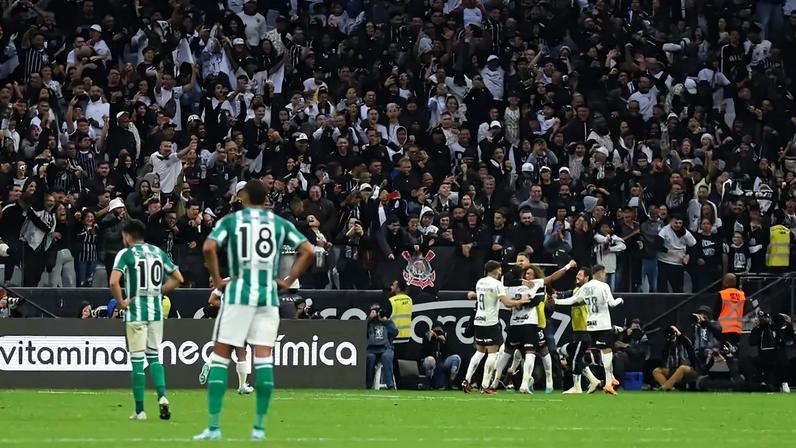 Corinthians enfrenta o Coritiba em casa (Foto: Geraldo Bubniak/Gazeta Press)