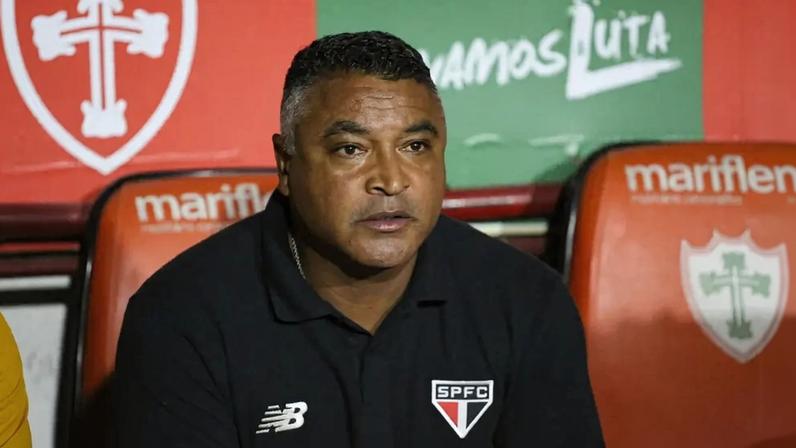 Roger Machado estreia com vitória e liderança no Brasileirão