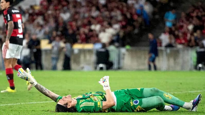 Especialista detalha lesão de Cássio e tempo de recuperação no Cruzeiro