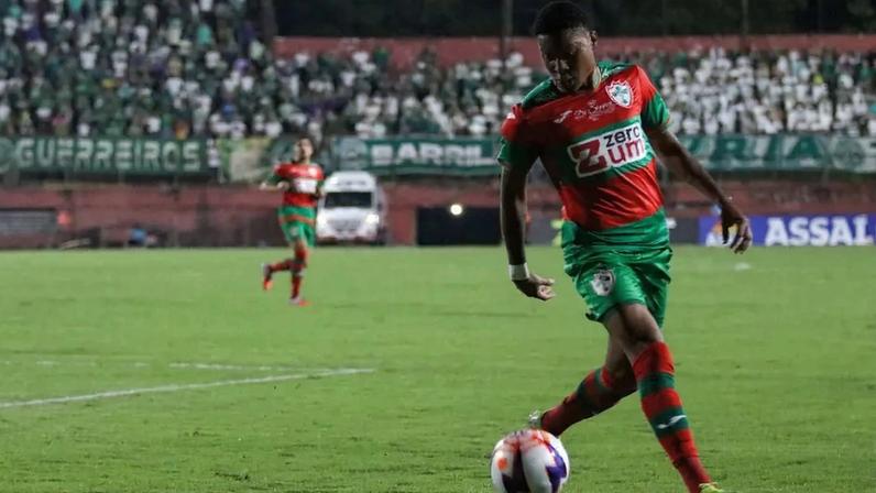 Botafogo avança na contratação do lateral-esquerdo Caio Roque