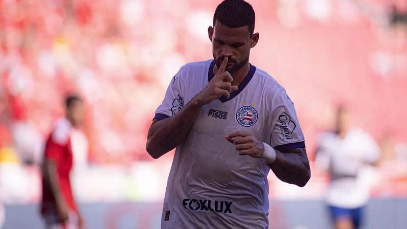William Jose jogador do Bahia comemora seu gol durante partida contra o Internacional no Estádio Beira-Rio pelo campeonato Brasileiro A 2026 (Foto: Maxi Franzoi / AGIF)