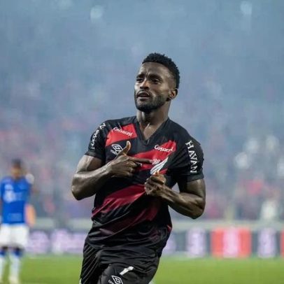 Athletico-PR x Cruzeiro tem gol relâmpago em menos de um minuto