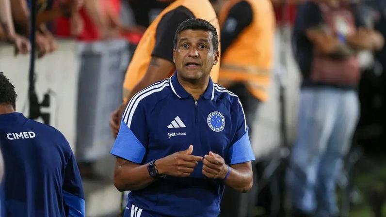 Wesley Carvalho reage à derrota e manda recado ao novo técnico do Cruzeiro