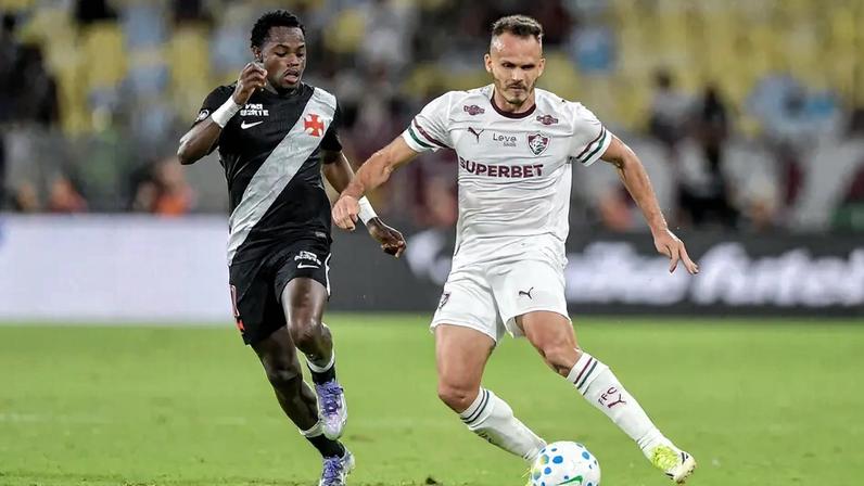 Renê em ação no clássico entre Vasco e Fluminense (Foto: Thiago Ribeiro/AGIF/GazetaPress)