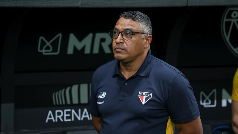 Roger estreia no clássico pelo São Paulo com derrota e problemas na escalação