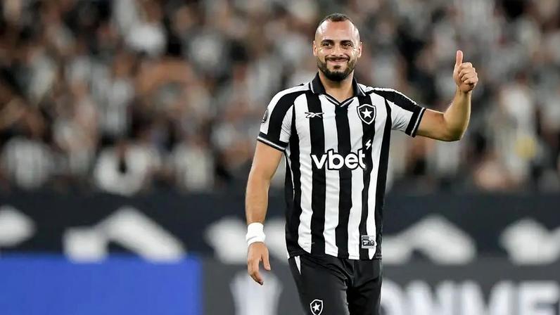 Arthur Cabral é alvo do Corinthians (Foto: Thiago Ribeiro/Agif/Gazeta Press)