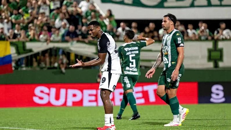 Corinthians empata com Chapecoense e registra seu primeiro 0 a 0 no Brasileirão