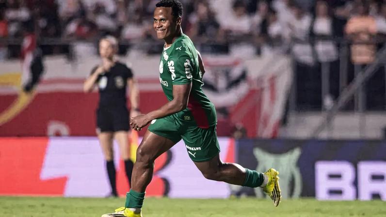 Arias iguala números da Inglaterra em apenas um terço dos jogos pelo Palmeiras