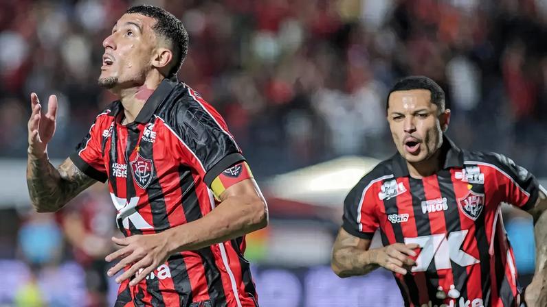 Baralhas comemora gol em Vitória x Mirassol (Foto: Márcio José/ Agif/Gazeta Press)