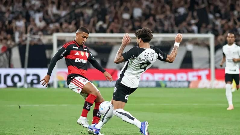 Corinthians e Flamengo empatam 1 a 1 em duelo pelo Brasileirão