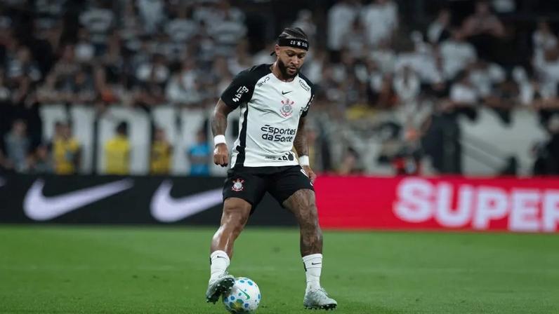 Memphis Depay se machucou durante Corinthians x Flamengo (Foto: Ronaldo Barreto/Thenews2/Gazeta Press)