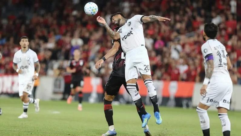 Athletico-PR vence Botafogo no Brasileirão