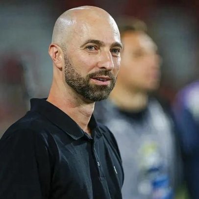 Interino do Botafogo lamenta goleada e cita crise na SAF, sem afetar a equipe