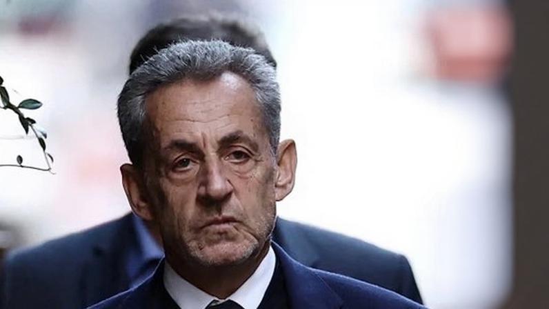Sarkozy volta ao tribunal em novo processo por financiamento da Líbia