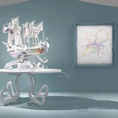 Simon Fujiwara explora Guernica, sífilis e estrela pornô japonesa em Luxemburgo