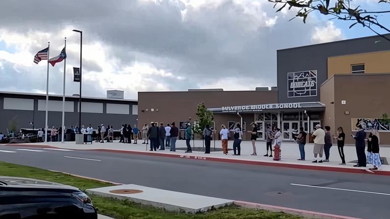 Estudante no Texas atira em professor e comete suicídio na escola