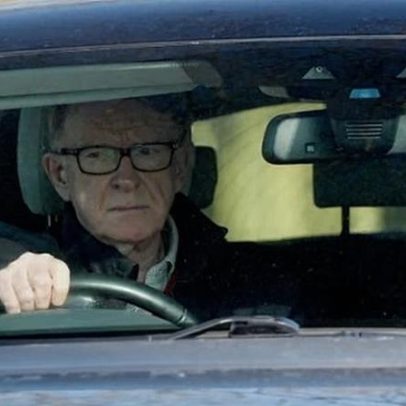 Peter Mandelson é liberado das condições de fiança