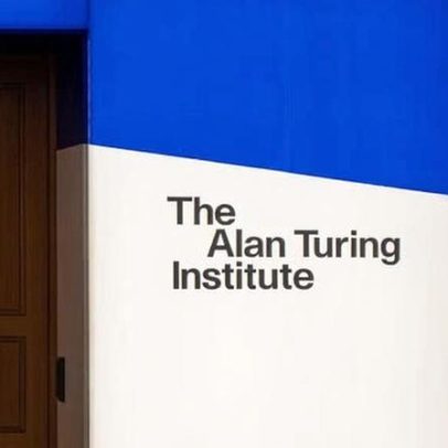 Comissão de Caridade alerta Alan Turing sobre deveres legais após queixas
