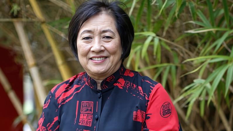 Colleen Hanabusa, primeira mulher a presidir o Senado do Havaí, morre aos 74 anos