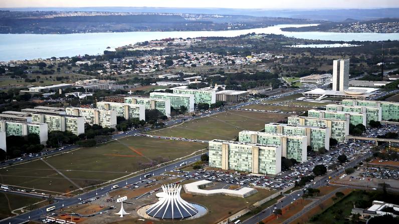 Lula sanciona projeto que reestrutura carreiras e cria 13 mil cargos docentes