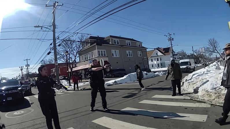 Policial de Connecticut é demitido após atirar em homem em crise mental