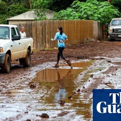 Lama vulcânica cobre casas após as piores inundações em 20 anos no Havaí