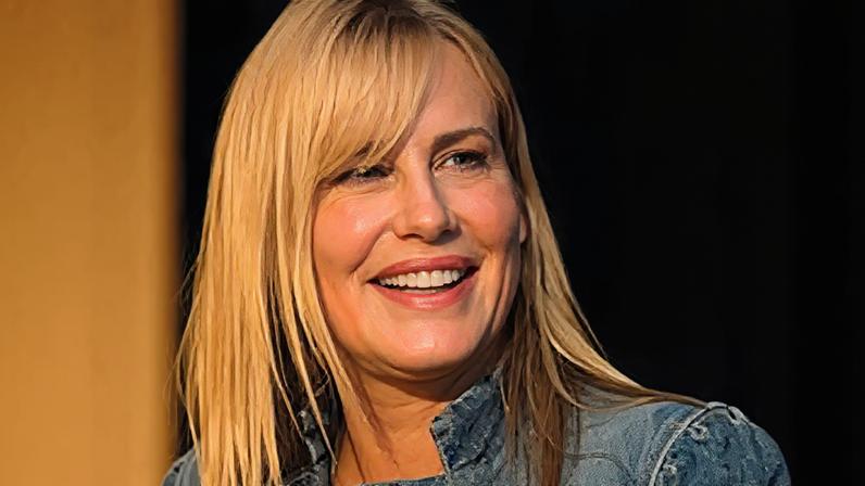 Daryl Hannah critica série e afirma ter recebido ameaças