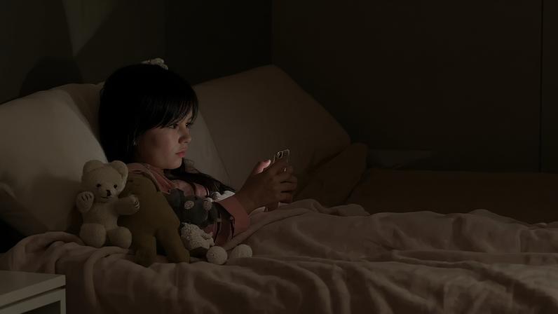 Excesso de redes sociais em crianças está ligado a depressão e ansiedade graves