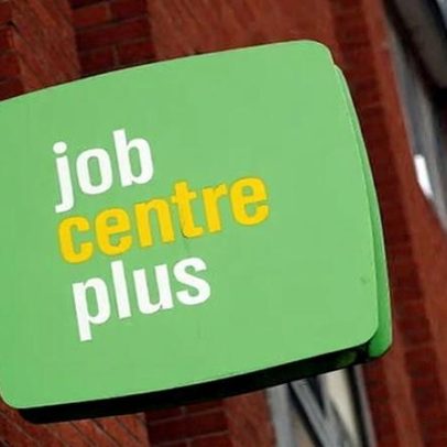 Jovens criados em cuidados na Inglaterra ficam sem emprego, empresas lentas para se adaptar