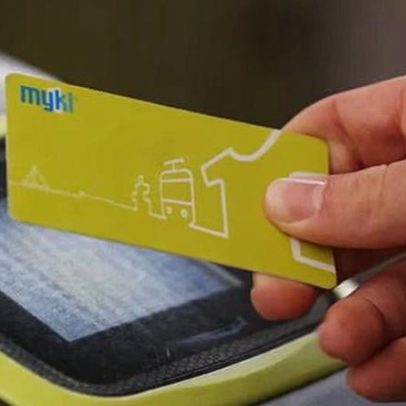 Transporte público sem Myki para todos só em 2027, aponta auditor de Vic